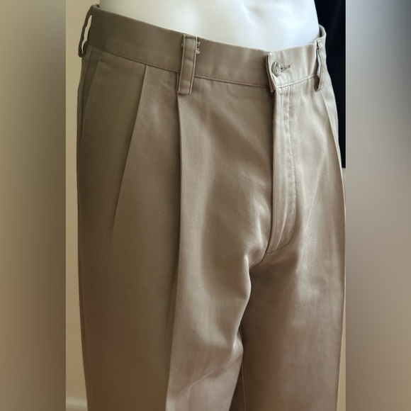 Dockers Classic Fit Khakis Pleated In Front.Deep Pockets Sz 34. 100% Cotton. - Picture 4 of 16